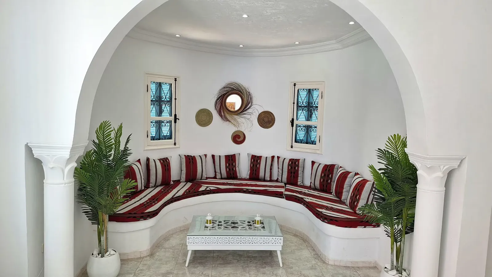 Salon djerbien voûté — La maison bleue à Djerba
